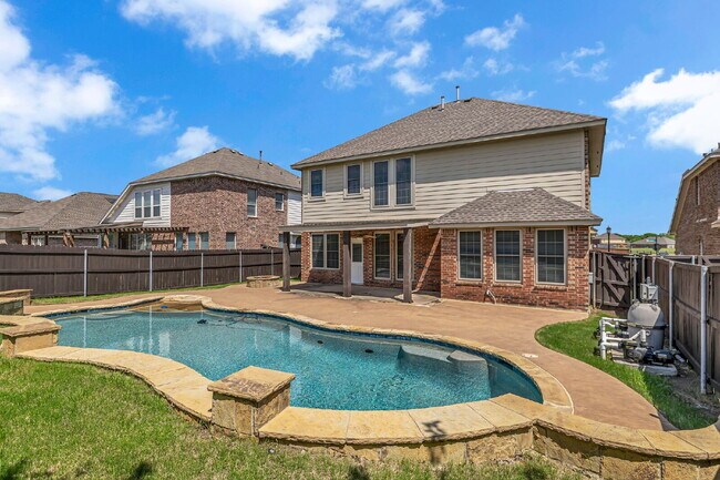 Building Photo - "Luxurious 4-Bedroom, 2.5 Bath Retreat wit...
