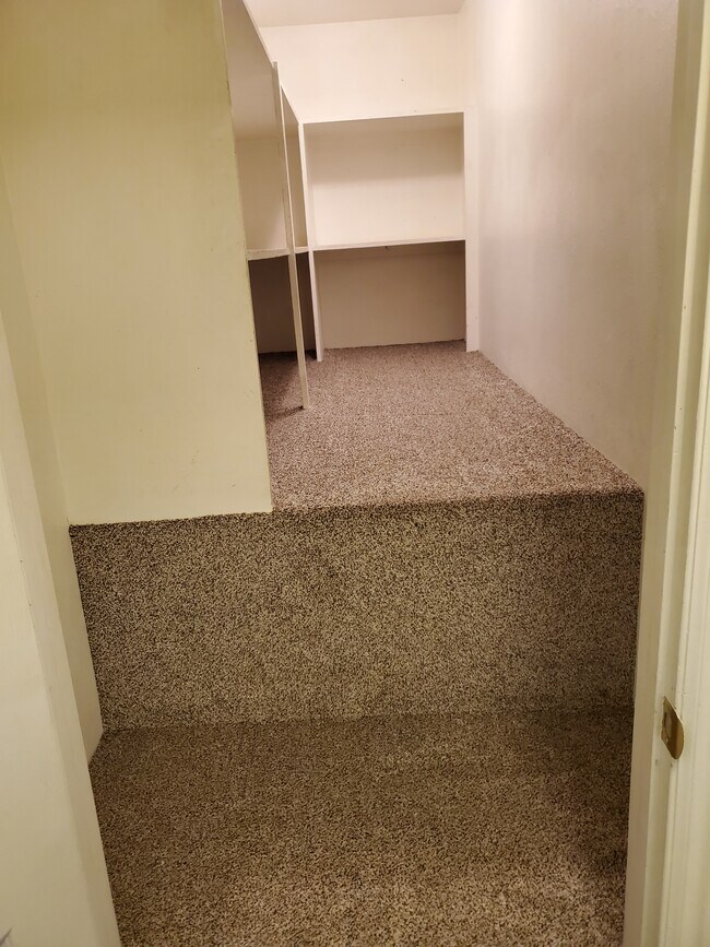 Building Photo - 285 N 400 E