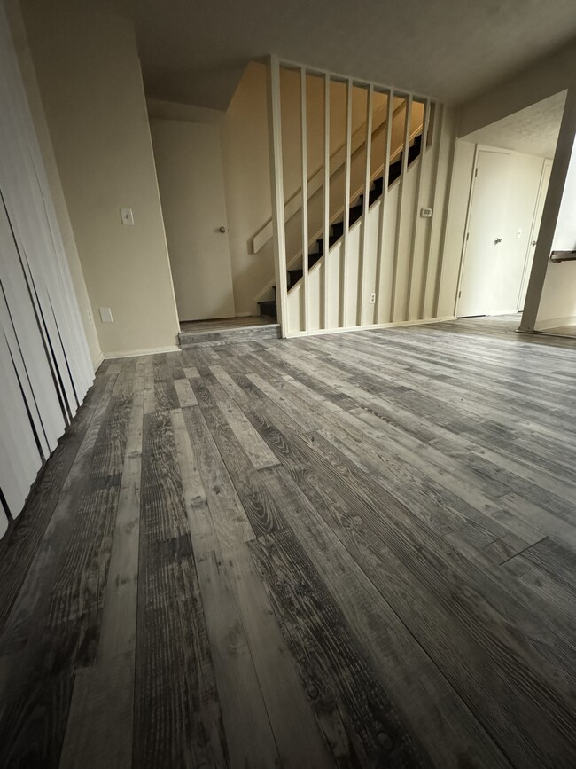 Building Photo - 45 King Arthur Ct