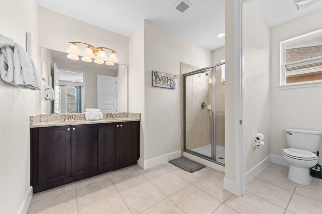 Building Photo - 350 Lasso Dr