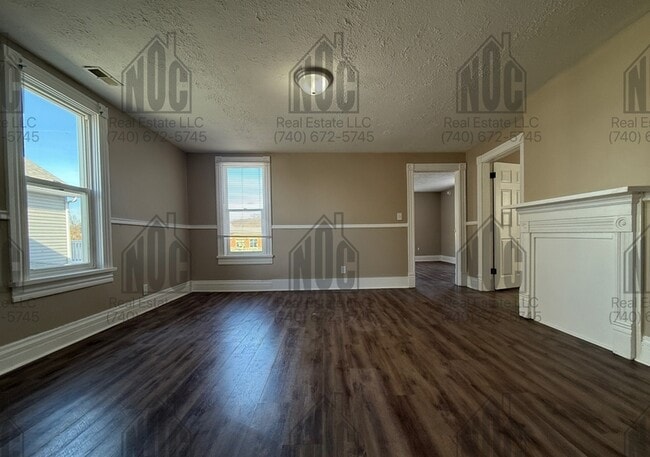 Building Photo - 136 E Allen St