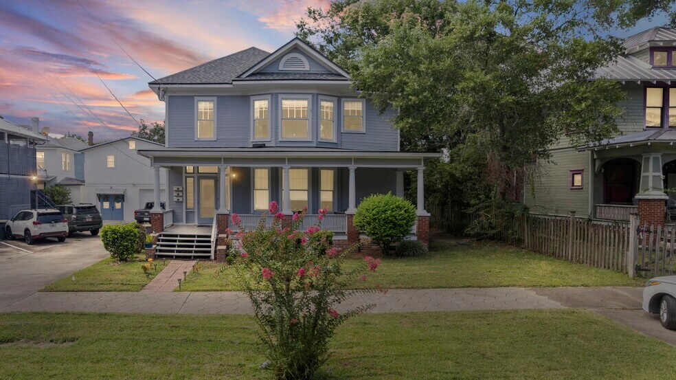 Building Photo - 2253 Herschel St