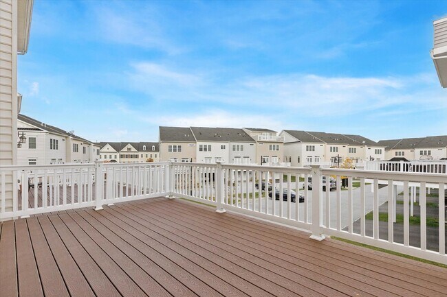 Building Photo - Available Now – Luxury 3 Bedroom, 2.5 Bath...