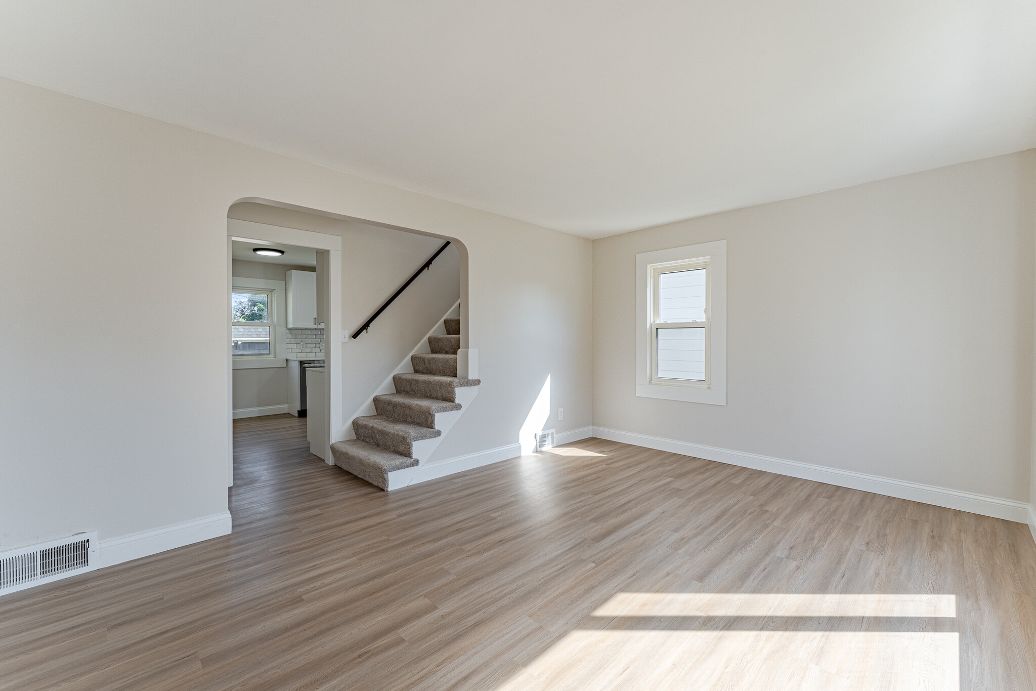 Building Photo - 6006 Ridgewood Ave