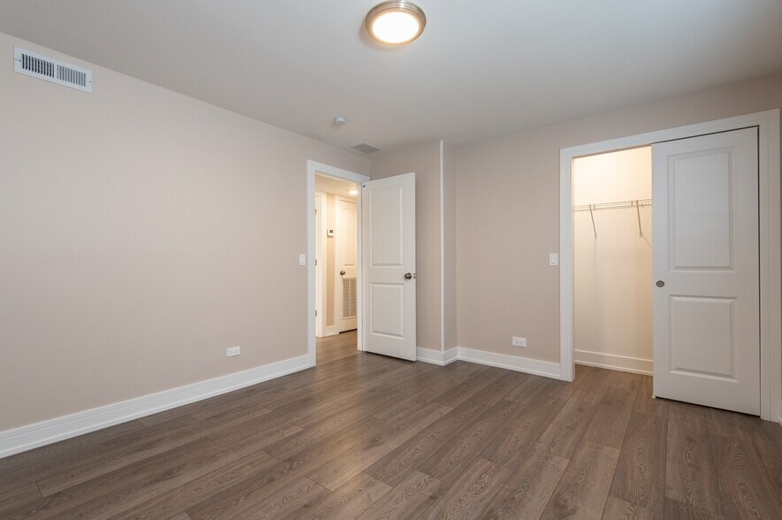 Building Photo - 8729 W 73rd Pl