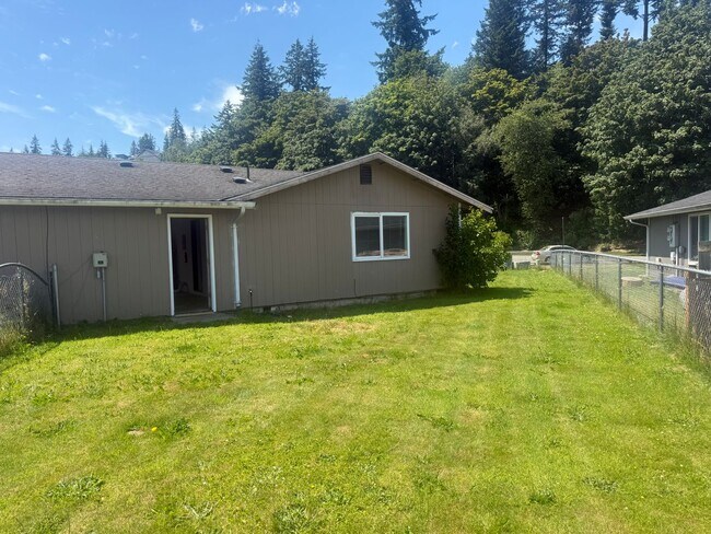 Building Photo - Burlingojn two bedroom with garage