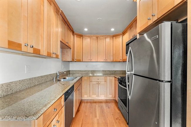 Building Photo - Beautiful clean/private building in one of...
