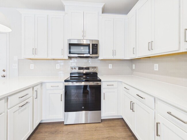 Building Photo - 640 Brookwood Glen Terrace