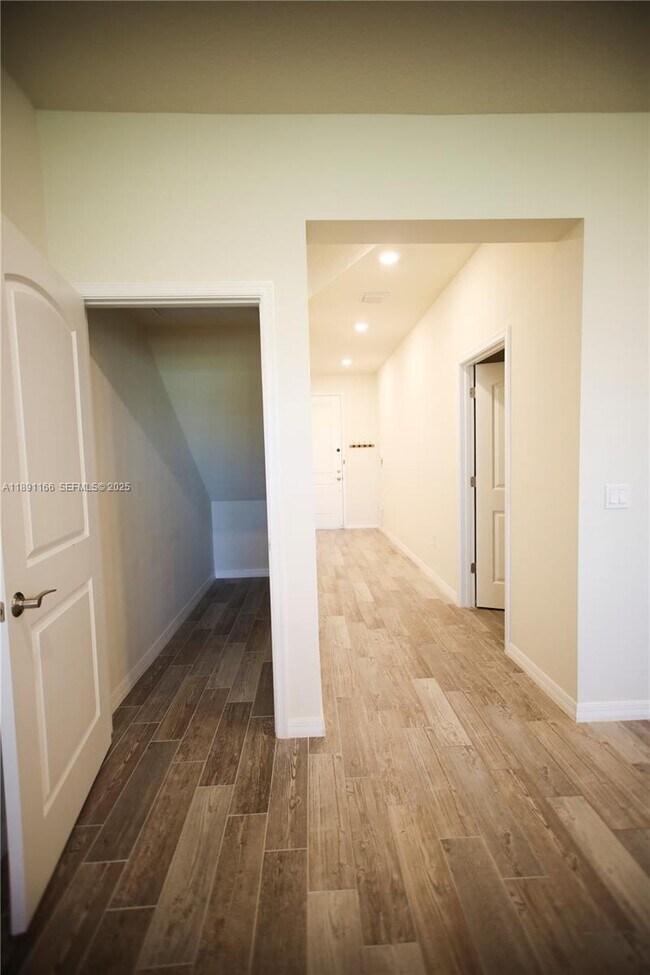 Building Photo - 8293 Cadre Noir Rd