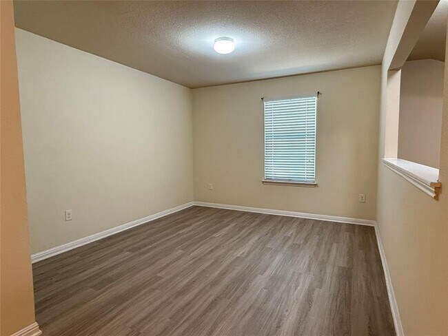 Building Photo - 11112 Dawes Pl