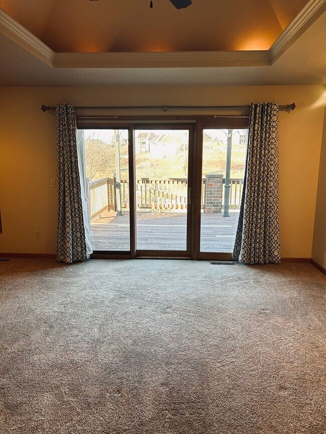 Building Photo - Gorgeous Home Located on Rivercut Golf Cou...