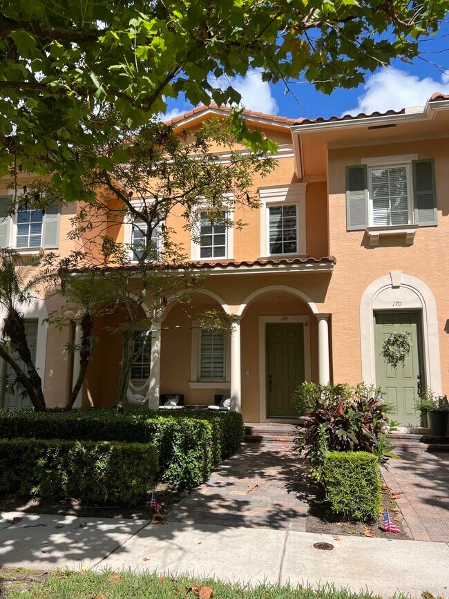 Primary Photo - 174 Lismore Ln
