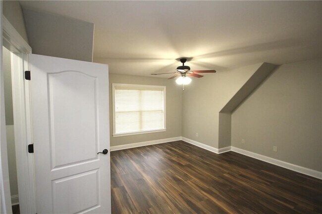 Building Photo - 610 Lyndal Ln