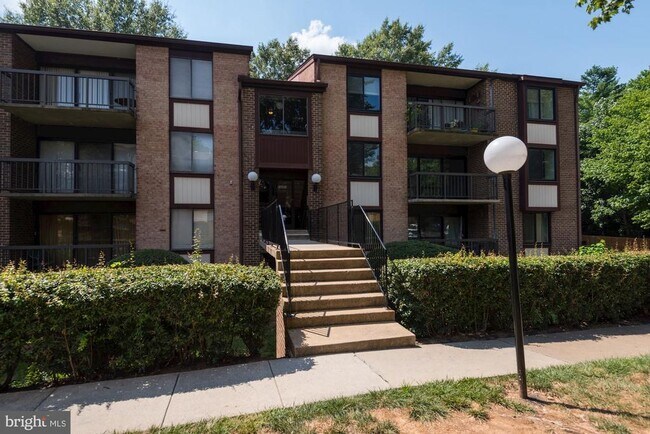 Building Photo - 9708 Kingsbridge Dr