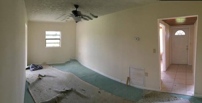 Building Photo - 3302 Meadow Ln