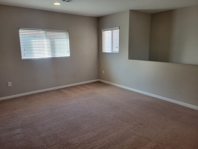 Building Photo - Beautiful 4-Bedroom Home! Must see!