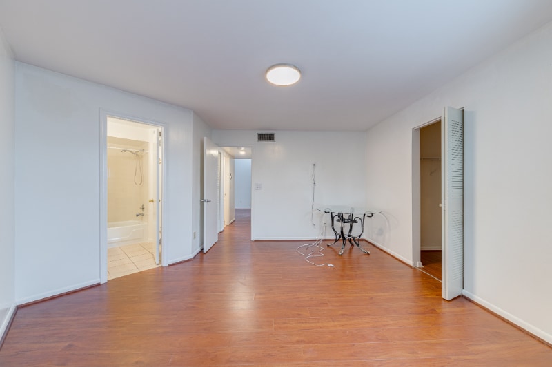 Building Photo - 4004 Atrium Dr