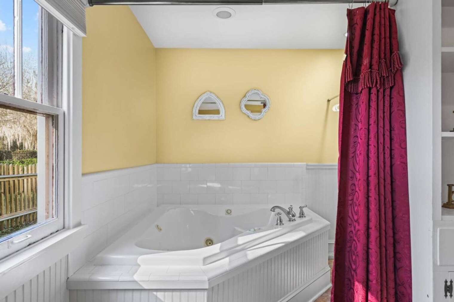 Building Photo - 205 SE 7th St