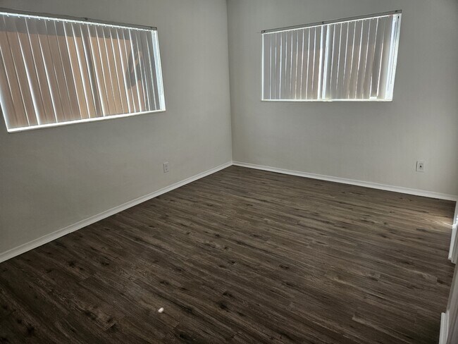 Building Photo - 5718 8th Ave N