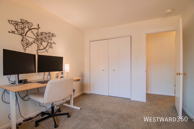 Building Photo - 1605 Thames Ct