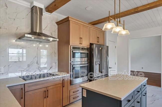 Building Photo - 695 Cedar Point