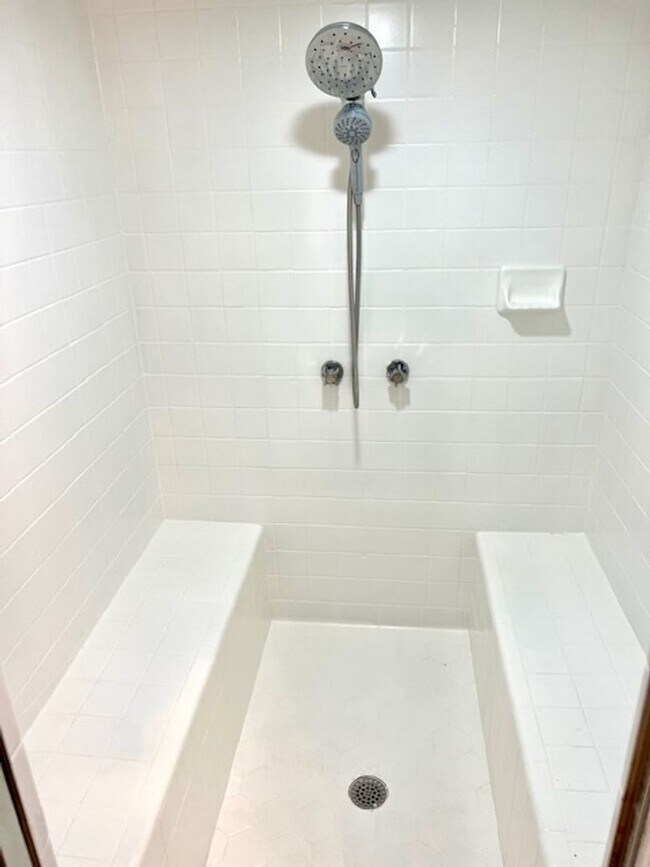 Building Photo - Corner lot in Huntleigh Woods