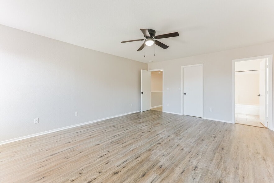 Building Photo - 2281 E Peach Tree Dr