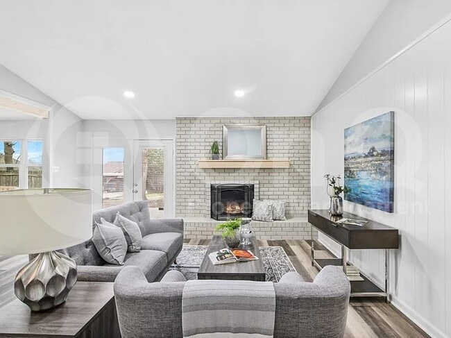 Building Photo - 306 Wildbriar Dr