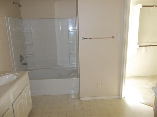 Building Photo - 2820 Deer Ridge Dr
