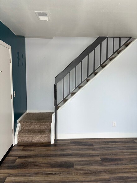 Building Photo - 7964 Chase Cir