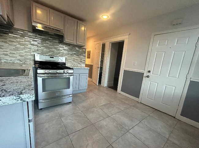 Building Photo - 182 Seymour Ave