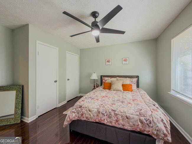 Building Photo - 580 Pineland Cir