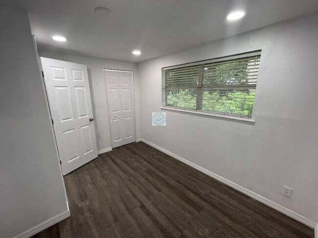 Building Photo - 2626 Broadway Ave