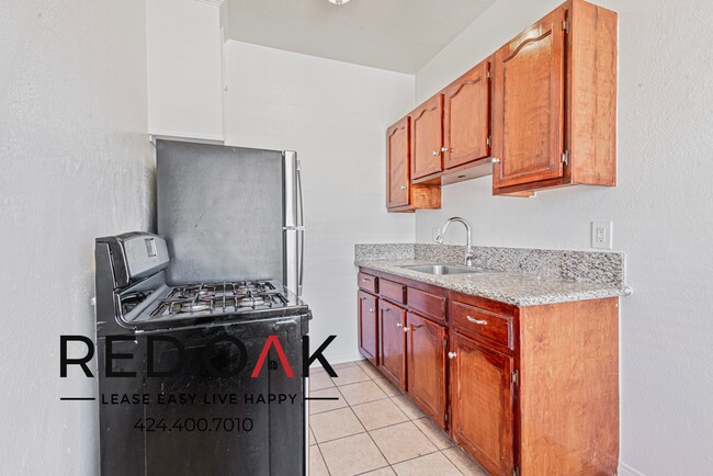 Building Photo - 520 1/4 S Mariposa Ave-107