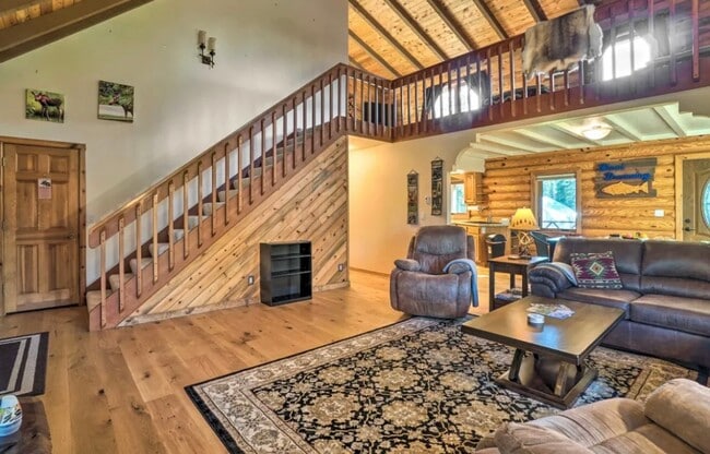 Building Photo - SEASONAL 4bd 2ba log home