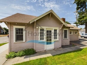 Building Photo - 1 Bedroom Cottage with Off-Street Parking Available in Midtown Coeur d'Alene!
