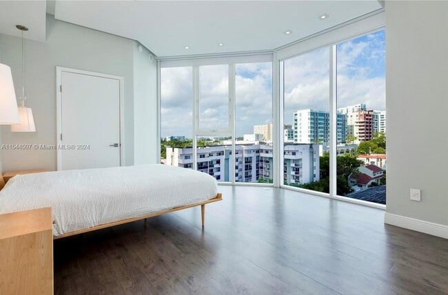 Building Photo - 2020 N Bayshore Dr