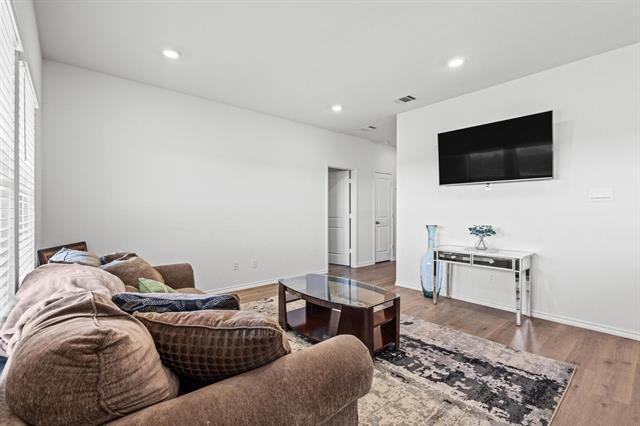 Building Photo - 120 Creek End Dr