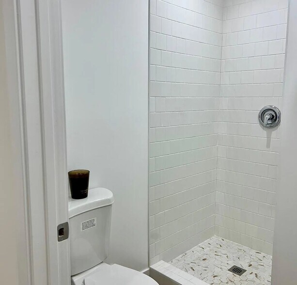 Building Photo - 9427 S 2nd Ave