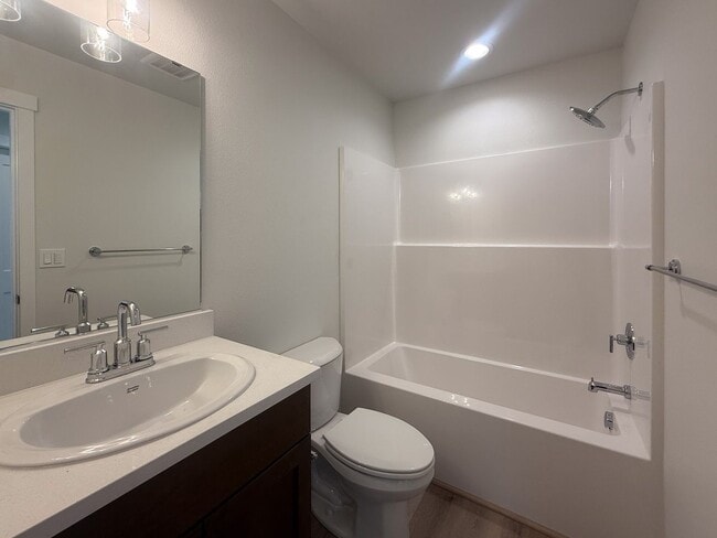 Building Photo - 352 SE Shetterly Dr
