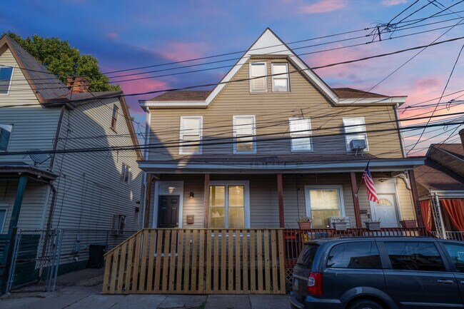 Building Photo - Modern Renovation - Sharpsburg