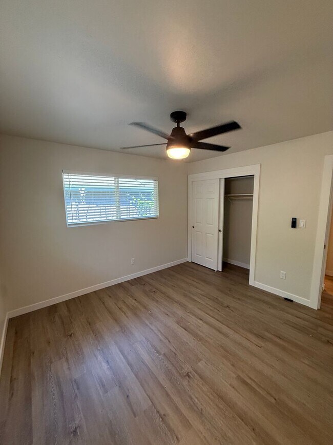 Building Photo - Large Brand New Remodeled 1 Bedroom unit with Washer Dryer Hookups - MUST SEE!!!