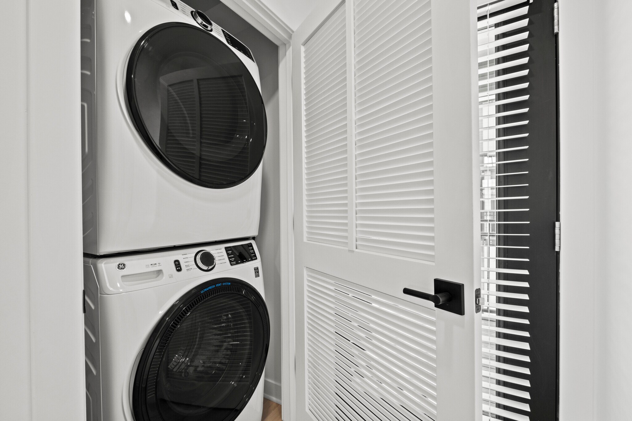 Building Photo - 3009 N Oak Trafficway