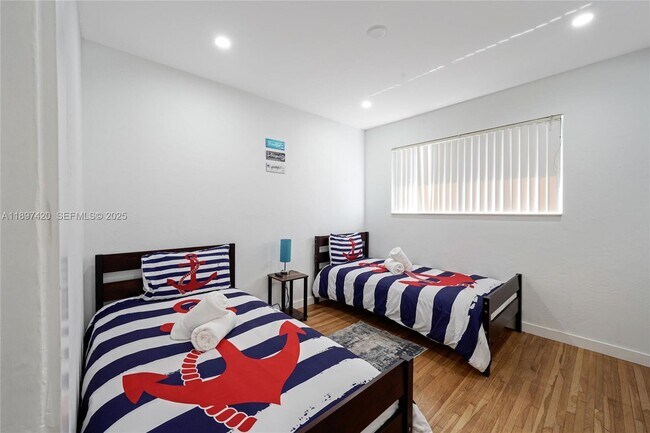 Building Photo - 12520 NE 1st Ct