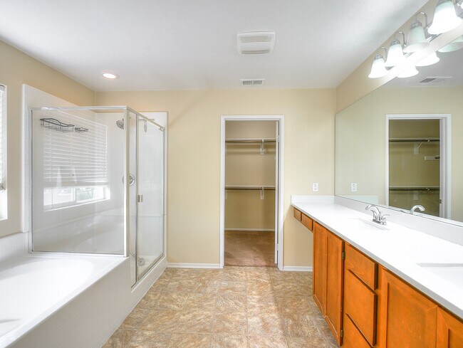 Building Photo - 34212 Woodmont