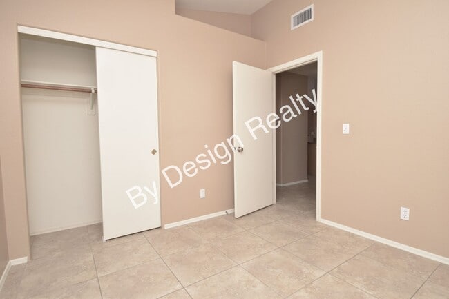 Building Photo - Corner Lot 3 Bed 2 Bath Home Near El Conquistador Golf