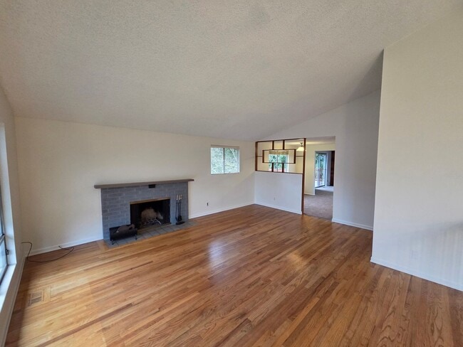 Building Photo - 2136 N 187th St