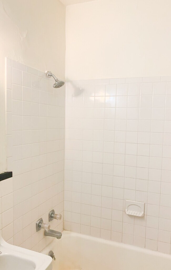 Building Photo - 2315 N Charles St