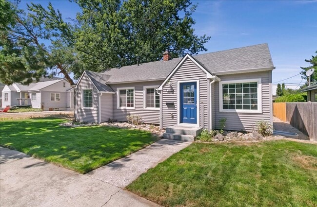 Building Photo - Bright, Spacious Home in Prime Southeast B...