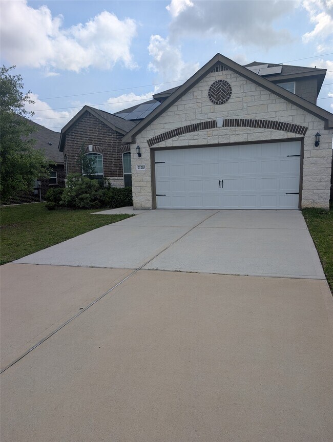 Building Photo - 21210 Echo Manor Dr